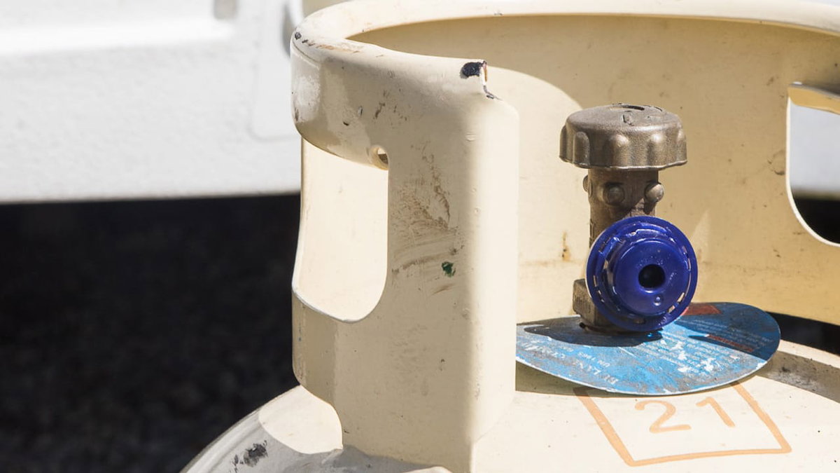 Fransa'da bir gaz tüpünün bağlanması