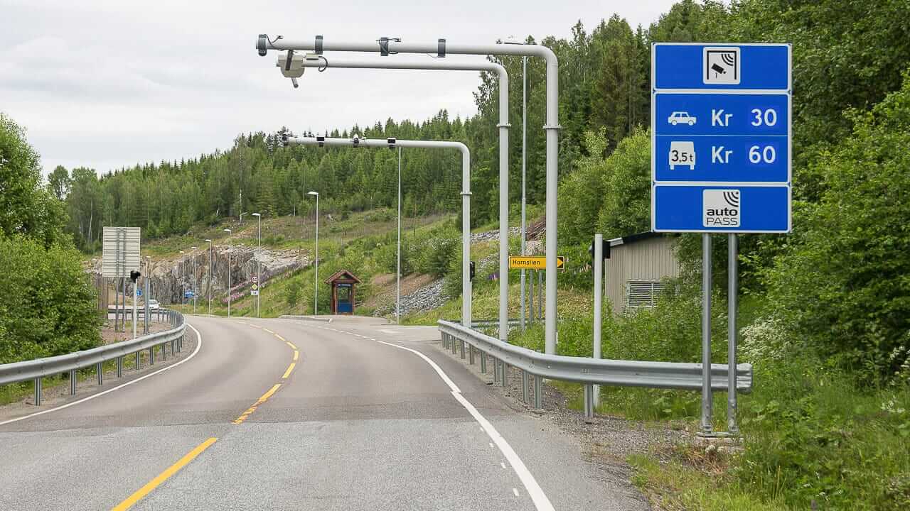 Norveç'te trafik kuralları: hız sınırları, geçiş ücretleri ve kampçılar için özel özellikler