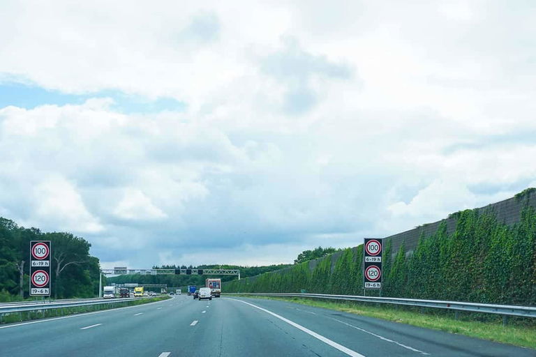 Hollanda'da trafik kuralları: Hız sınırı, güvenlik yeleği ve araç sürücüleri ve kampçılar için özel özellikler