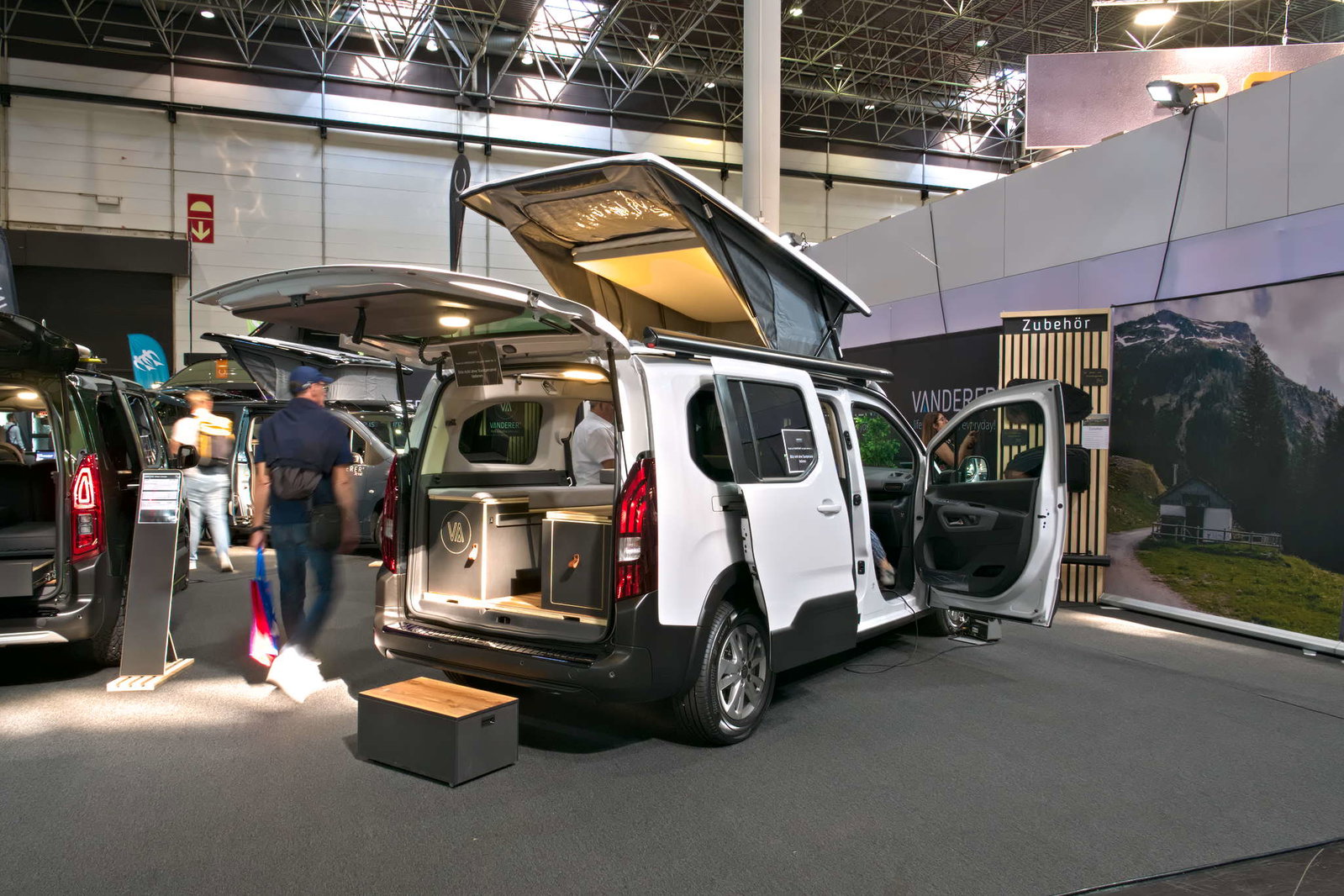 Vanderer One (2025): modüler gövdeli ve uyku tavanlı kompakt mini karavan