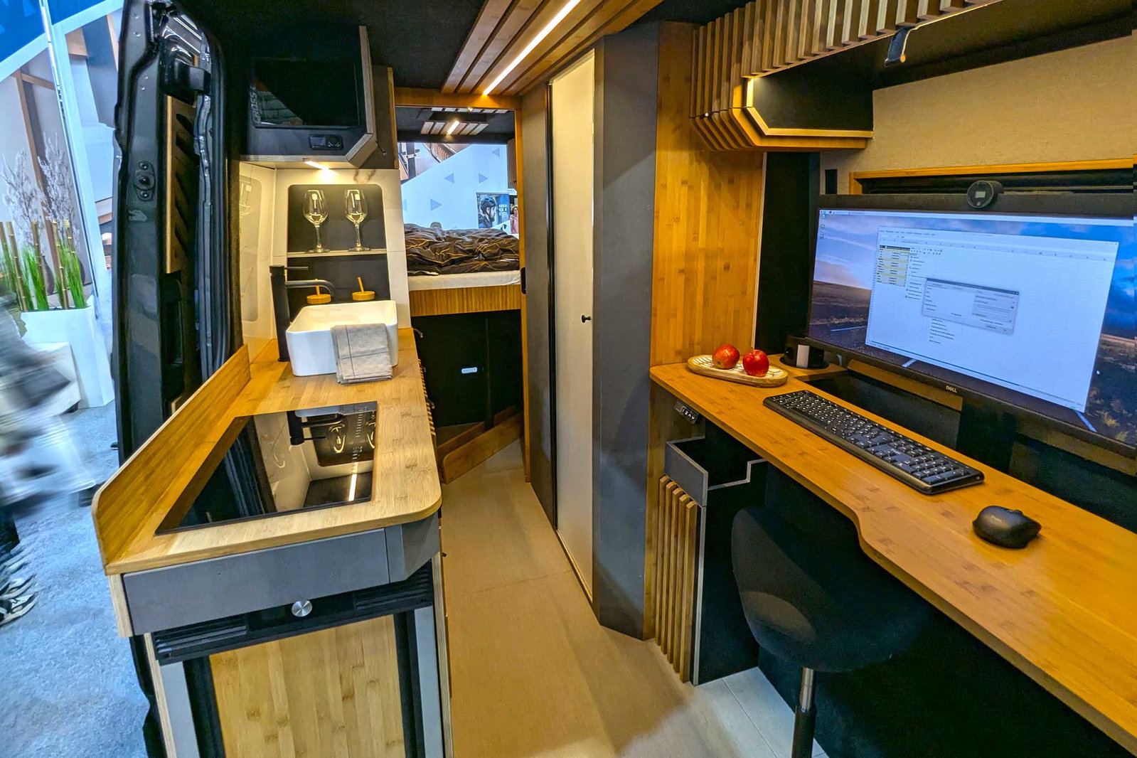 Mobilite üretkenlikle buluşuyor: Alpine Cross Cabin Adventure Office (2026) mükemmel bir seyahat arkadaşı