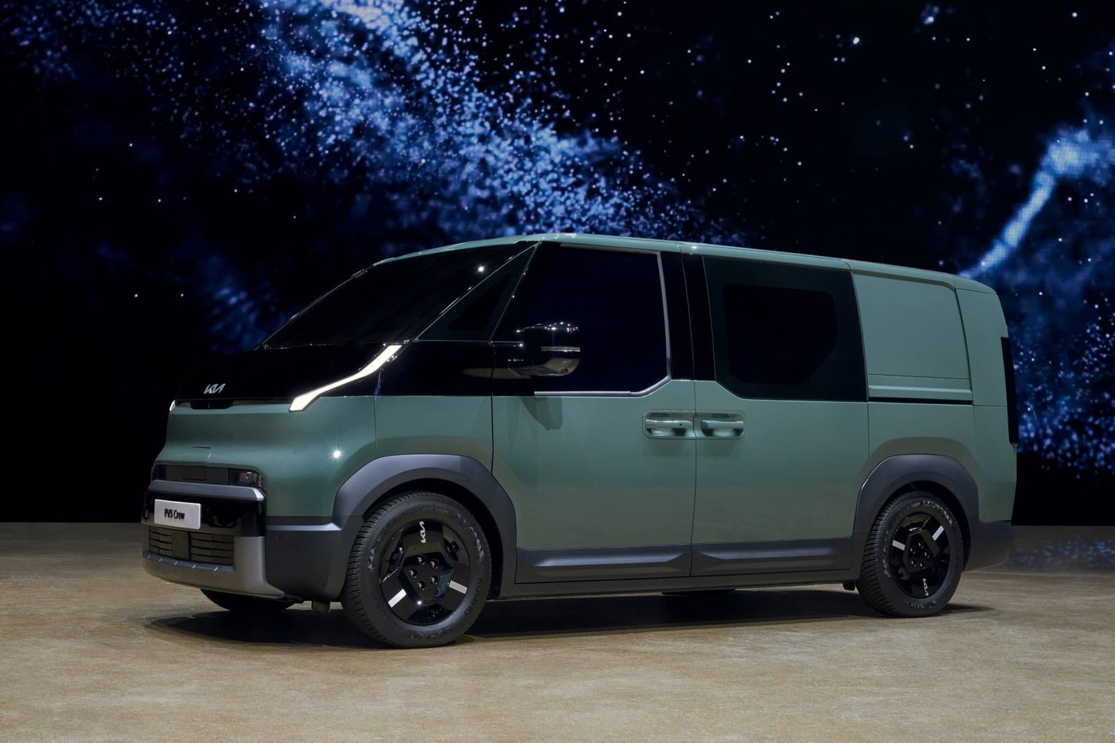 Kia PV5 - kamp için yeni bir elektrikli minibüs mü?