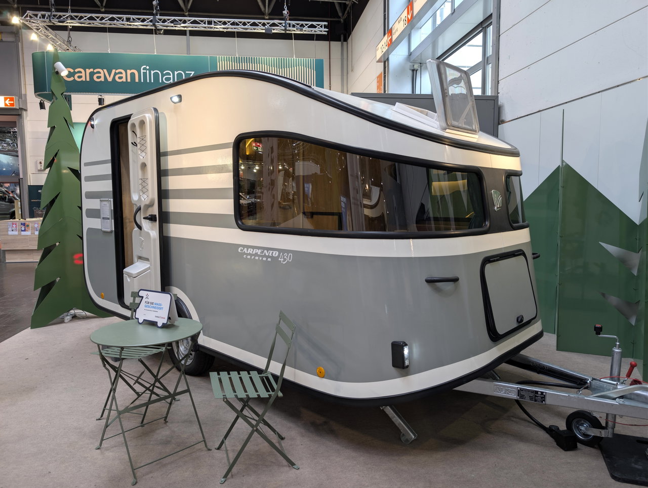 4,30 metre, 4 yatak yeri ve gazsız: Kompakt karavan Carpento 430 neler sunuyor?