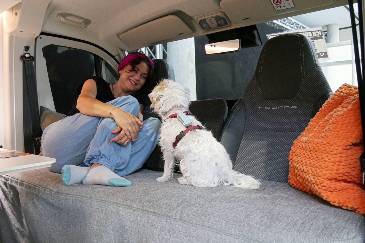 Cozy-Couch: Camper van'ında rahat bir oturma köşesi nasıl yaratılır