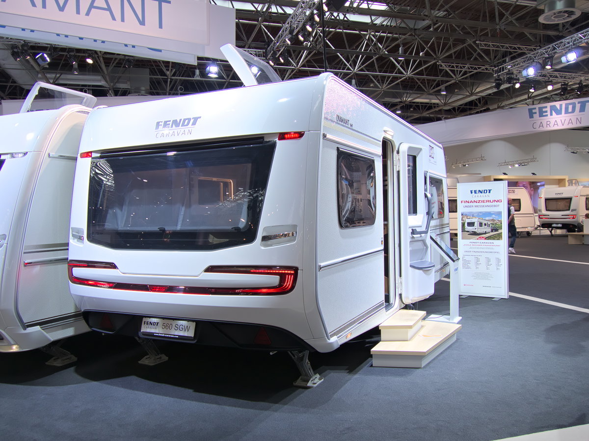 Fendt Diamant 560 SGW auf dem Caravan Salon 2026: Heckansicht.