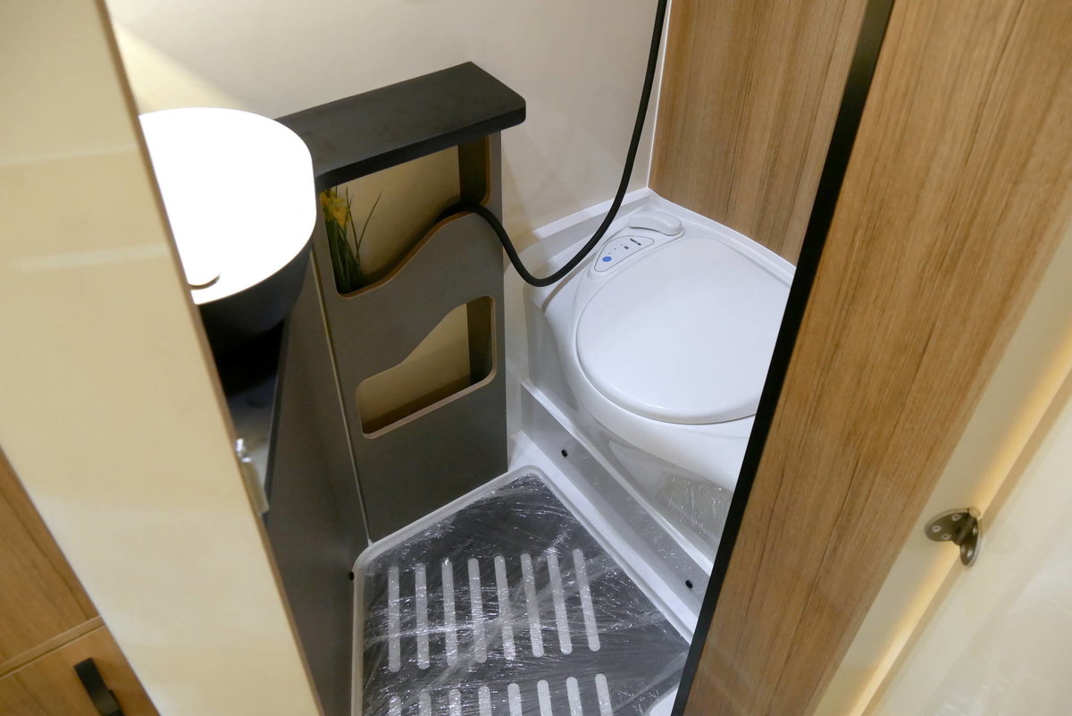 Hotomobil Ronin XL (2027): Banyo