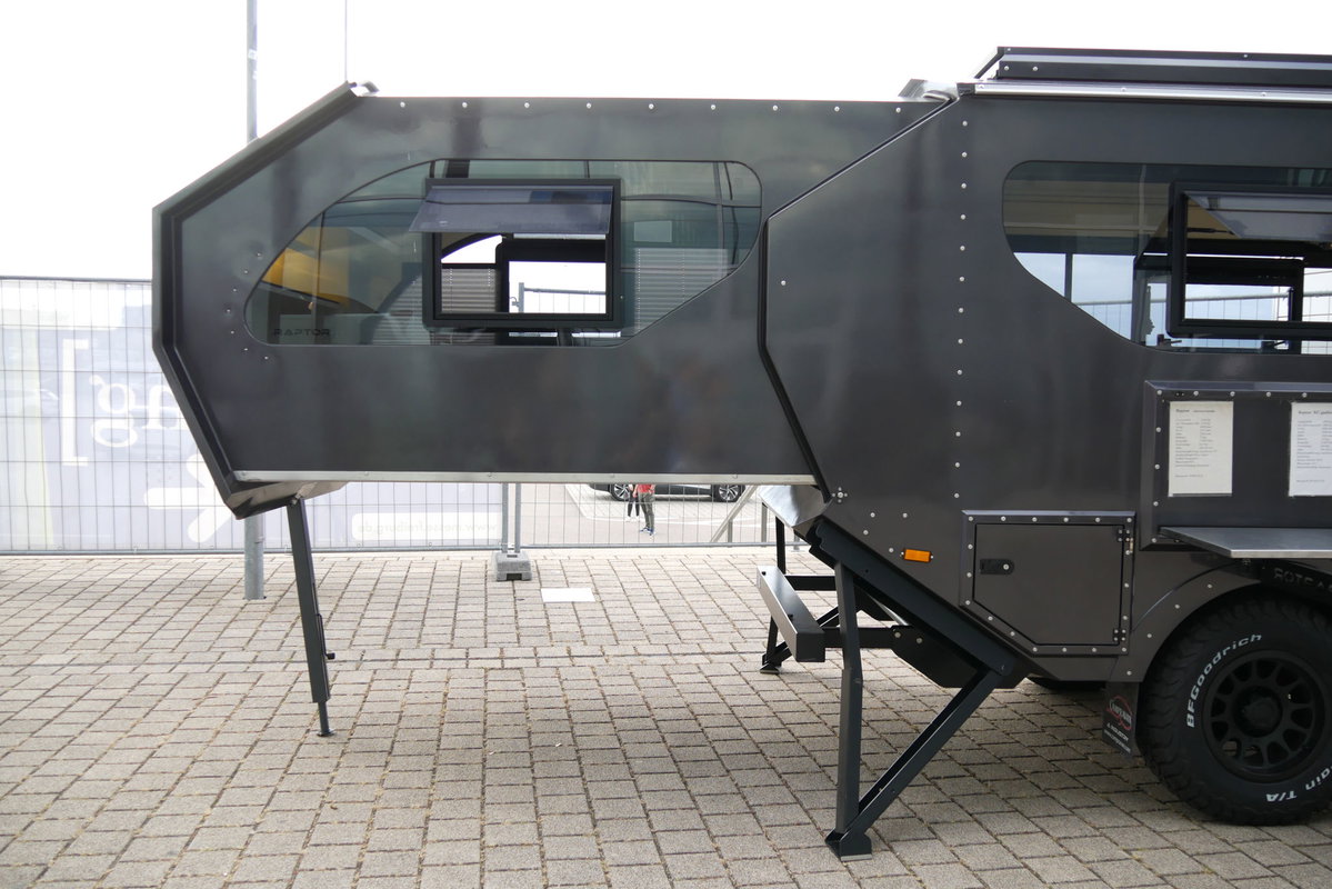 Raptor XC (3. Gen.) auf der Caravan live 2026 in Freiburg: Slide-Out.