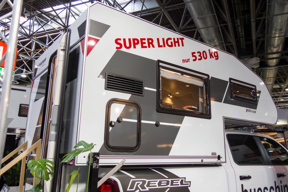 Tischer 200 Superlight auf dem Caravan Salon 2026: Seitenansicht.